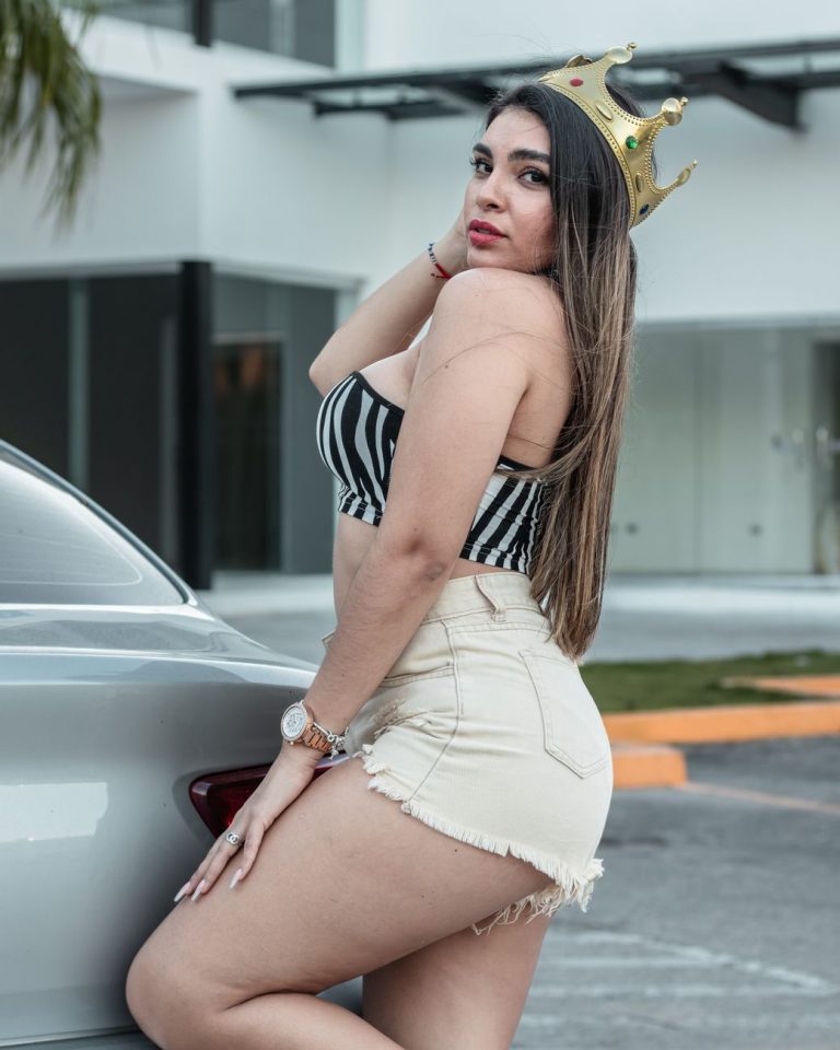 Giovane donna seducente