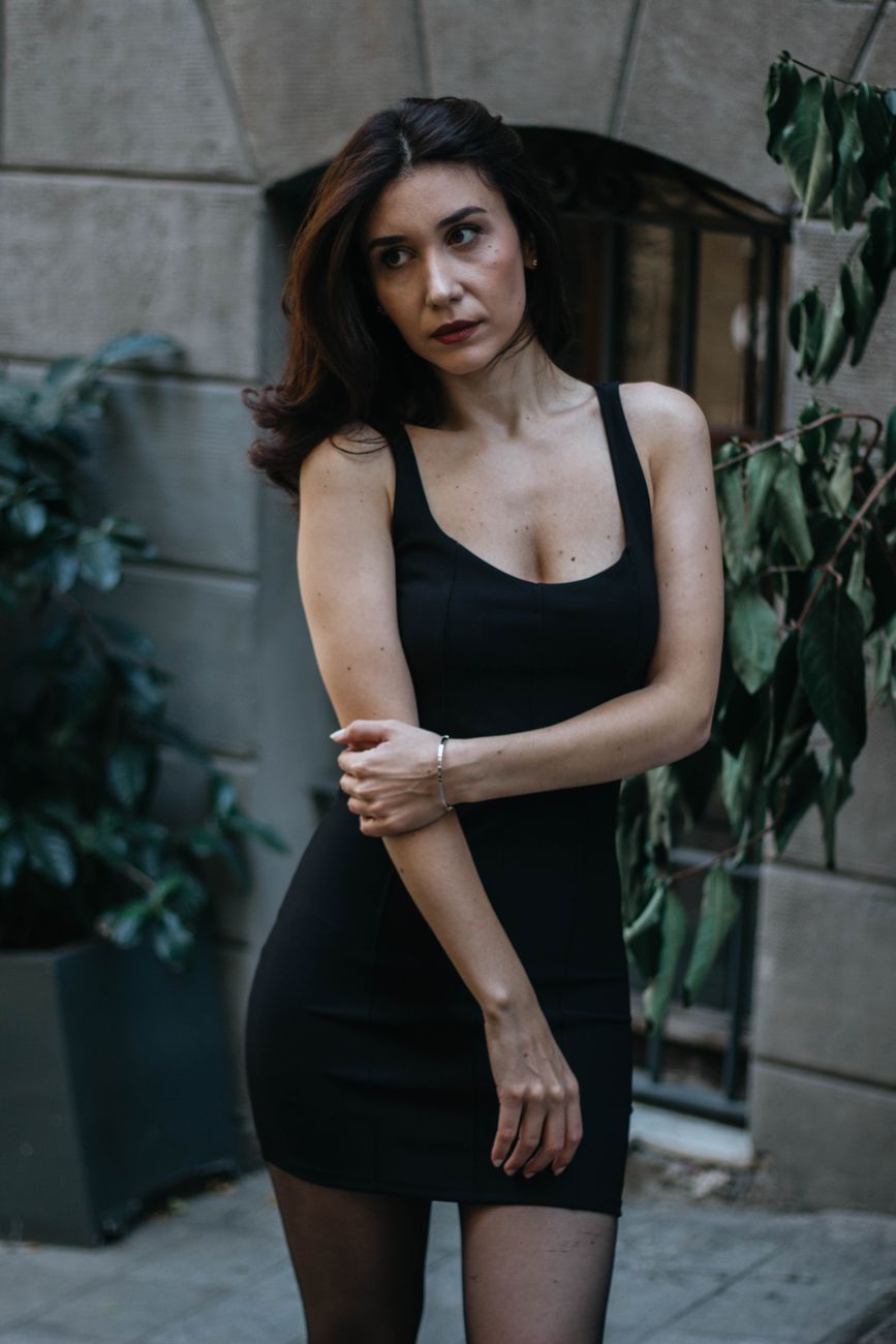 Giovane donna seducente